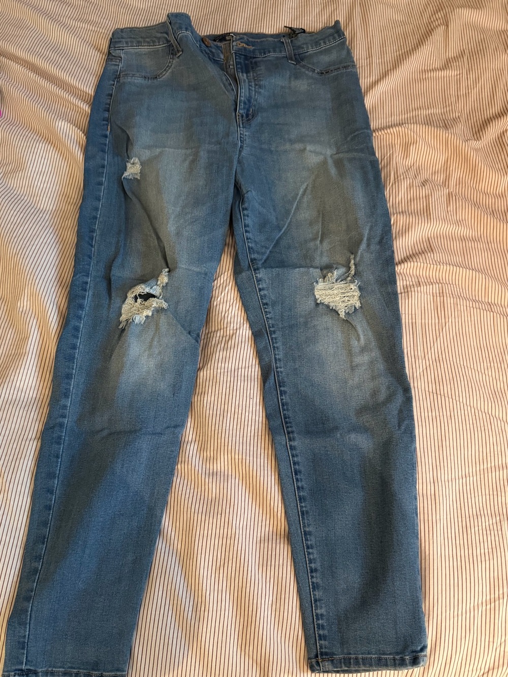 Fashion Nova Medium Wash High-Rise Ripped Skinny Jeans - Blue - Picture 3 of 7